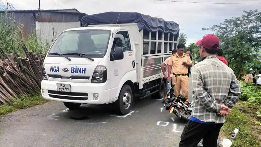 nu sinh tu vong,  Vinh Long anh 2
