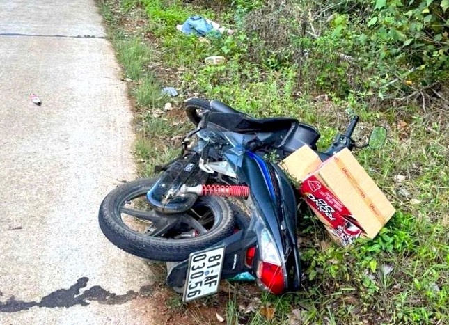 Co giao tu vong ben duong voi nhieu vet thuong tren nguoi hinh anh