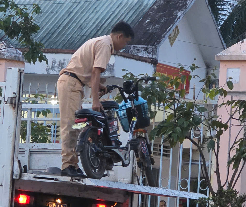 nu sinh tu vong,  Vinh Long anh 3