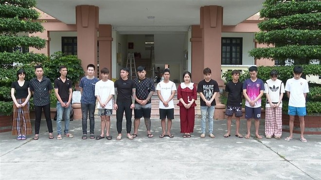 Ngan hang ACB,  Ngan hang A Chau,  Ngan vien ACB,  Giam doc ACB,  Lua dao anh 1