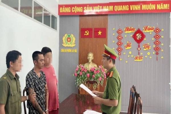 Bang nhom tranh chap ngu truong truy sat tren bien hinh anh