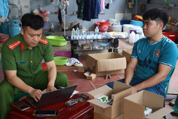 Doi nam nu ban trot lot tram nghin don hang my pham gia, thu ve 6 ty hinh anh