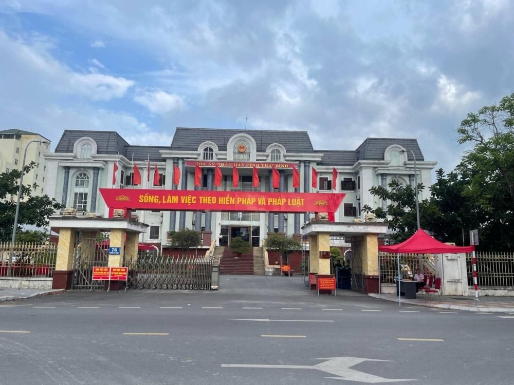 Ong Le Thanh Van,  Ong Luu Binh Nhuong anh 2