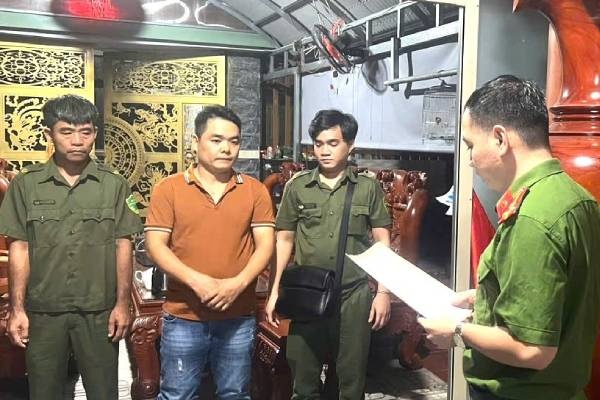 Lo duong day 'chay' xay dung trai phep, mot chu tich phuong bi tam giu hinh anh