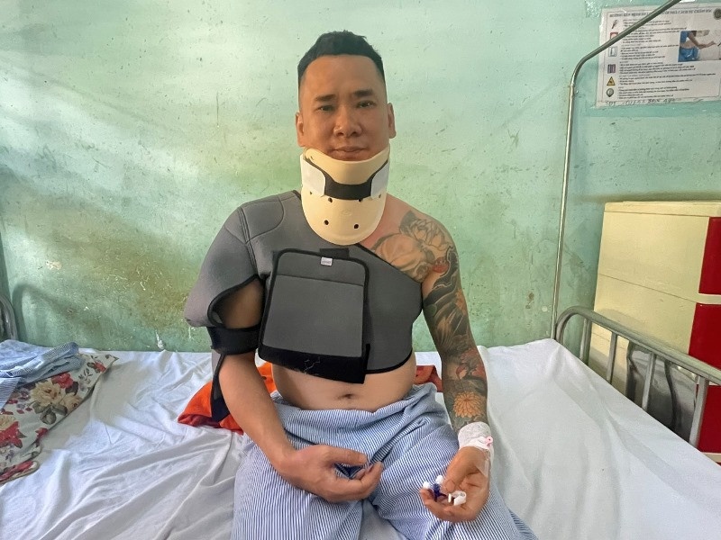 cuu nguoi roi xuong gieng anh 1