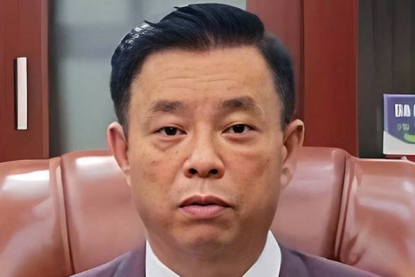 Chu tich Cong ty Son Lam khai chi tien 'hoa hong' cho 97 can bo y te hinh anh