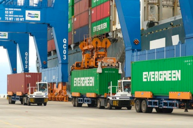 Nhom cuu lanh dao hai quan nhan hoi lo de giup thong quan hang hoa hinh anh