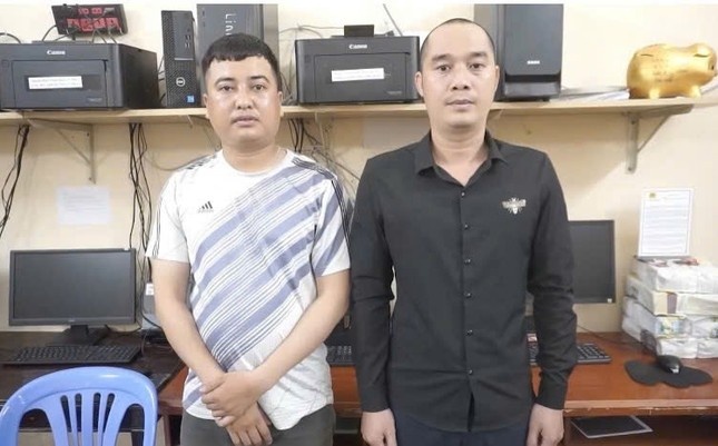 Bat 2 doi tuong tu Ha Noi vao TP.HCM cho vay nang lai hinh anh