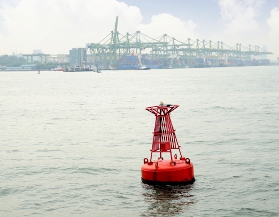 Giai cuu 30 nguoi trong vu lat tau ngoai khoi Singapore hinh anh