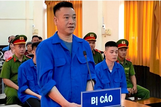 Sau cuoc nhau anh 1