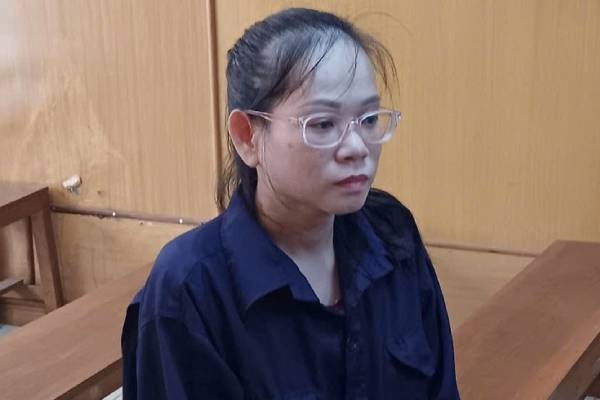 Nu nhan vien lay trom hon 2.100 hop thuoc cua Cong ty Long Chau hinh anh