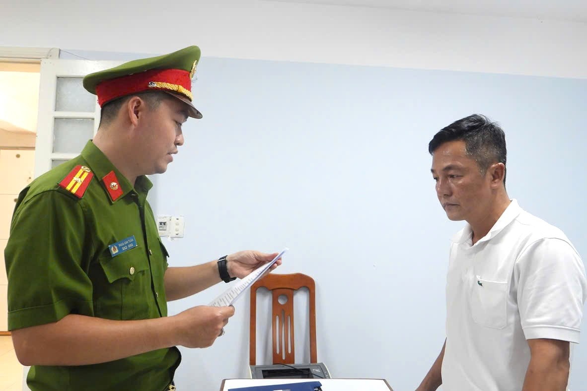 Thue giang ho,  Chem doi thu,  Thau tom quyen luc,  Pha Le Quang Nam,  Cong ty Pha Le anh 1