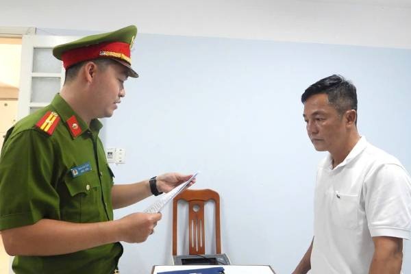 Chan tuong 'ong trum' thue giang ho chem nguoi de thau tom quyen luc hinh anh