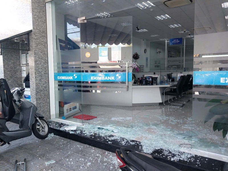 Lieu linh cam dao xong vao ngan hang cuop tien hinh anh