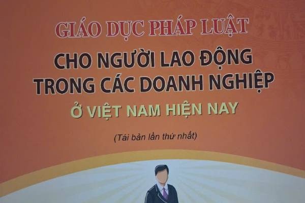 Giao duc phap luat cho nguoi lao dong trong cac doanh nghiep hinh anh