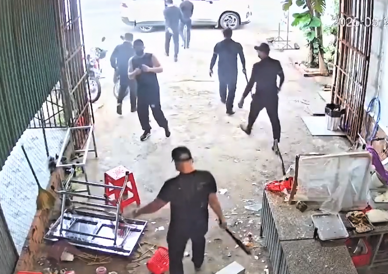 Dap pha quan pho anh 1