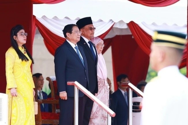 Thu tuong Anwar Ibrahim chu tri le don Thu tuong Pham Minh Chinh hinh anh