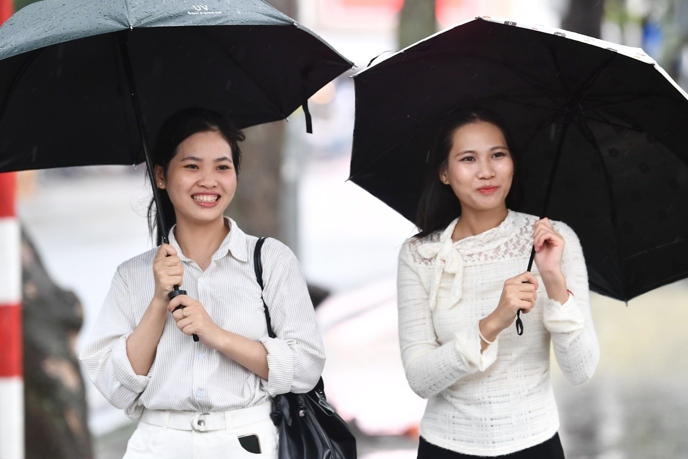 Ha Noi mat nhu mua thu, truoc khi lai don tiep dot mua moi hinh anh