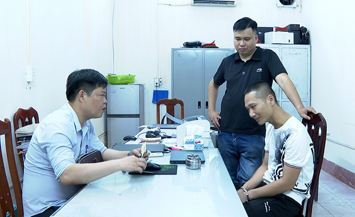 Mua ban nguoi,  Bat giu nguoi anh 2