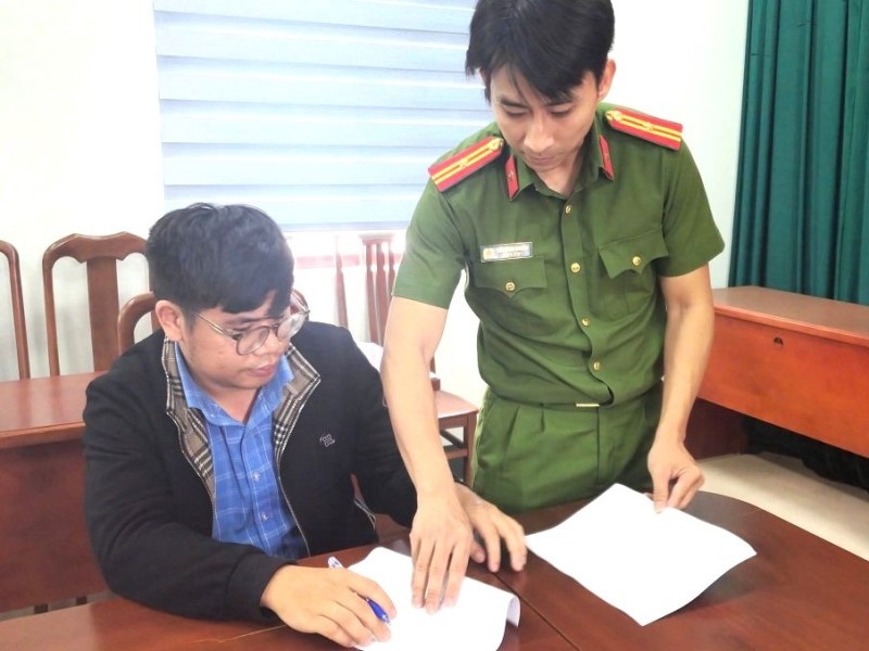 Gia Lai,  Khoi to can bo,  Lam nghiep Dak Rong anh 1