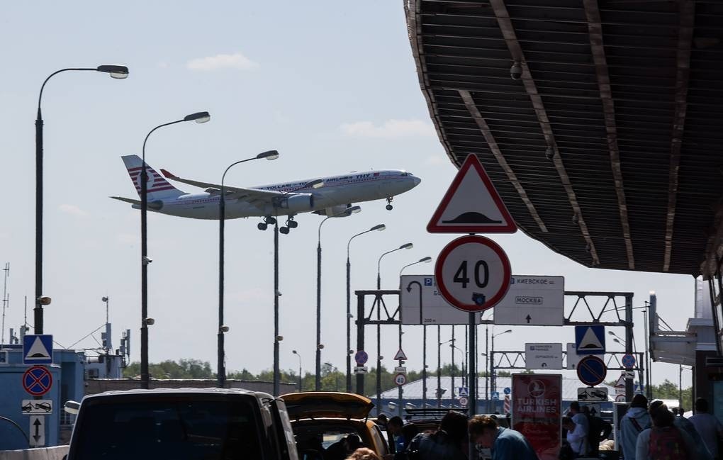 Nga lai phai tam dung hoat dong tai hai san bay do UAV Ukraine hinh anh