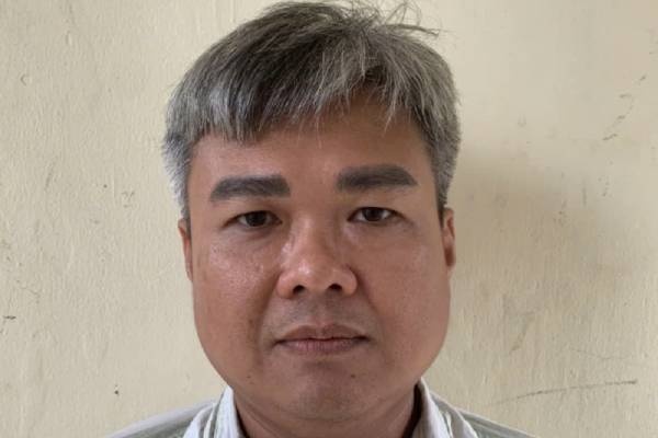 Thieu tien tra no, thue xe Camry roi dem di cam co lay 200 trieu dong hinh anh