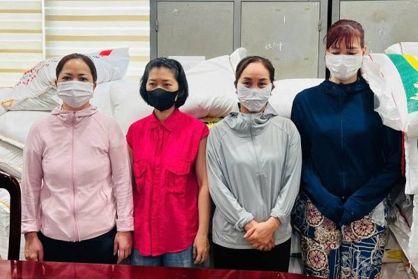 2 cua hang o Ha Noi ban hon 17 tan gao 'ngon nhat the gioi' gia mao hinh anh