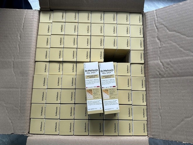 Kham kho hang cua Ngan Korea, phat hien hon 5.000 lo my pham nhap lau hinh anh