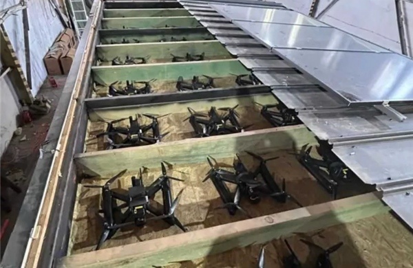 Ukraine am tham huan luyen AI cho drone suot 18 thang de tap kich Nga hinh anh