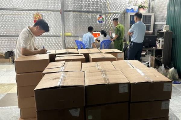 Thu giu hon 5.000 san pham my pham Han Quoc 'troi noi' hinh anh