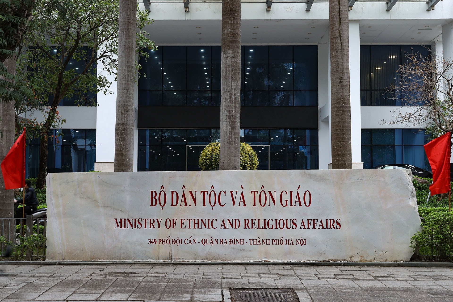 Bao VietNamNet truc thuoc Bo Dan toc va Ton giao hinh anh