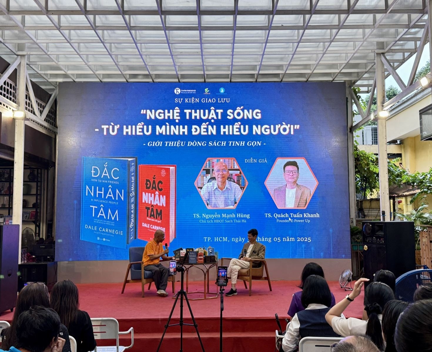 Dac Nhan Tam anh 1