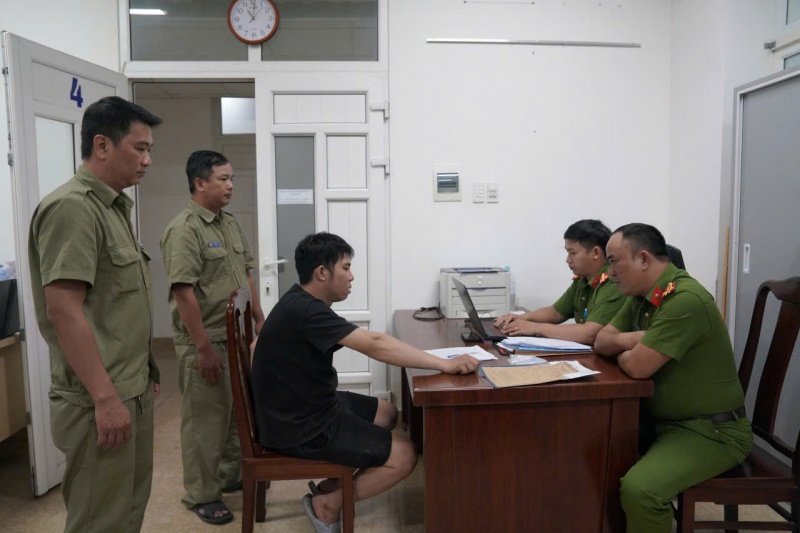 Truy bat nong,  Ke xong vao nha,  cuop tai san anh 1
