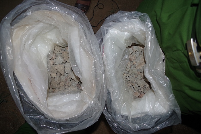 4.000 kíp nổ,  1, 4 tấn thuốc nổ ảnh 2 4.000 kip no,  1, 4 tan thuoc no anh 2