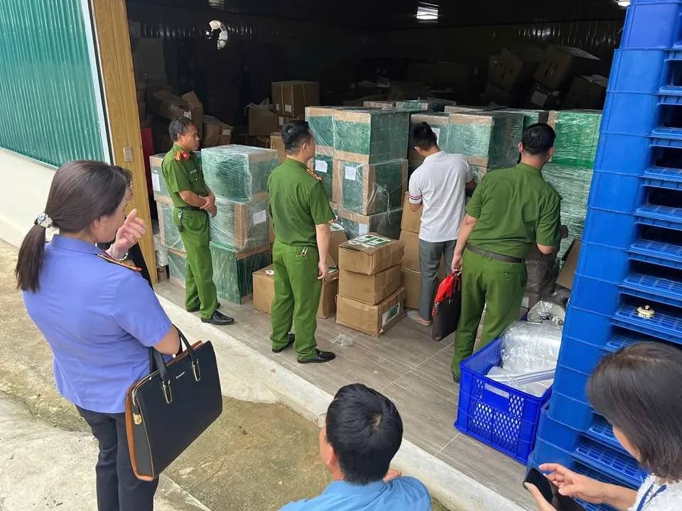 Đông Dược Nữ Hoàng,  Dược phẩm trái phép ảnh 2 Dong Duoc Nu Hoang,  Duoc pham trai phep anh 2