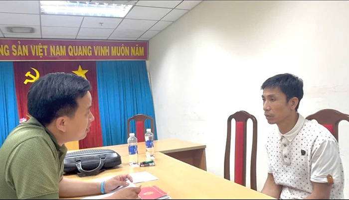 Truy na quoc te,  4 nam lan tron anh 1