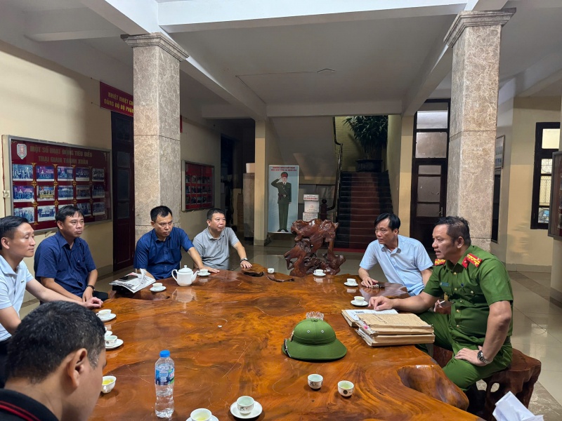 Khoet tuong tron trai anh 1