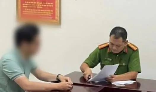 Thoat y,  Bam theo co gai,  Trong dem,  Ha Noi anh 1