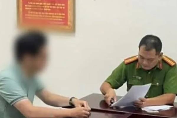 Lam ro nguoi dan ong 'thoat y' bam theo co gai trong dem o Ha Noi hinh anh