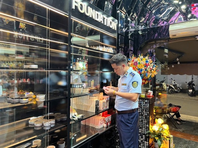 Gan 400 san pham my pham nghi van bat minh nguon goc trong cua hang hinh anh