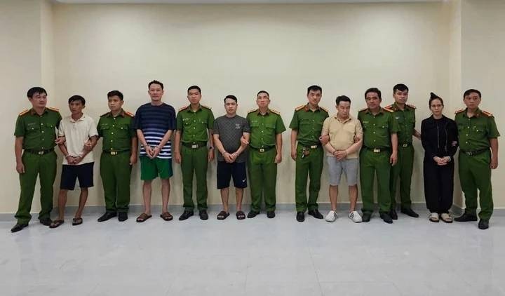 San xuat nhot gia,  Thu loi bat chinh,  Hang chuc ty dong,  Castrol,  Motul,  Honda,  Yamaha anh 3