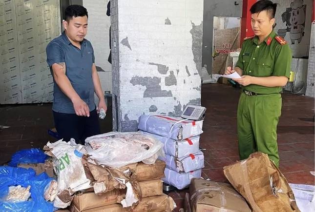 9 tan,  Thit dong lanh,  Khong ro nguon goc anh 1