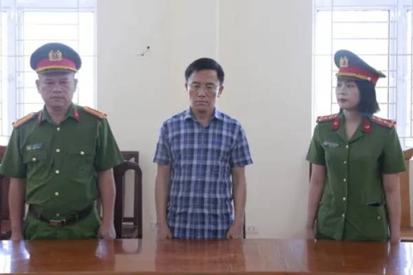 De hon 200 tan xi mang hu hong, chu tich xa bi bat hinh anh