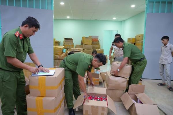 Pha duong day san xuat tieu thu my pham gia bang hoa chat quy mo lon hinh anh