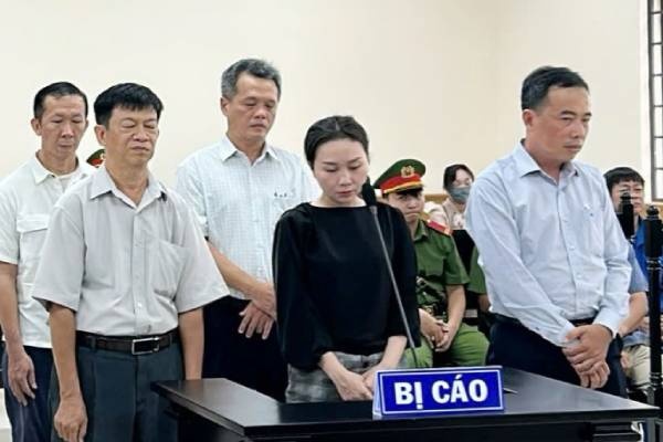 Nhieu cuu can bo ngan hang linh an tu vi thieu trach nhiem hinh anh