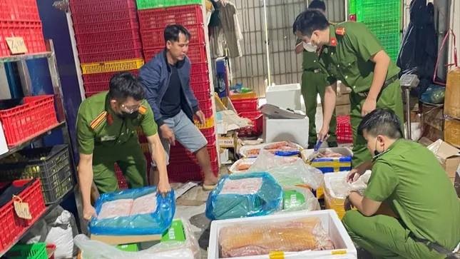 1, 6 tan banh keo,  Khong ro nguon goc,  Kinh doanh My Dung anh 2
