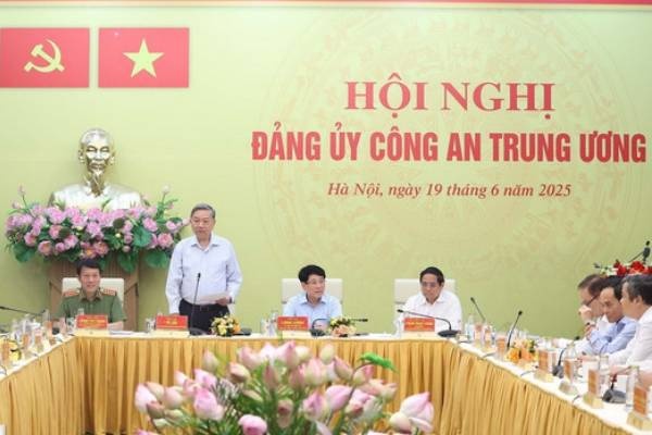 Tong Bi thu du Hoi nghi Dang uy Cong an Trung uong 6 thang dau nam nay hinh anh