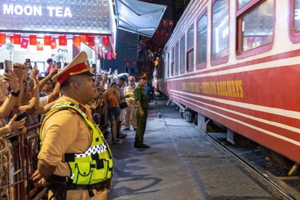 Xu ly vi pham tai pho ca phe duong tau o Ha Noi hinh anh