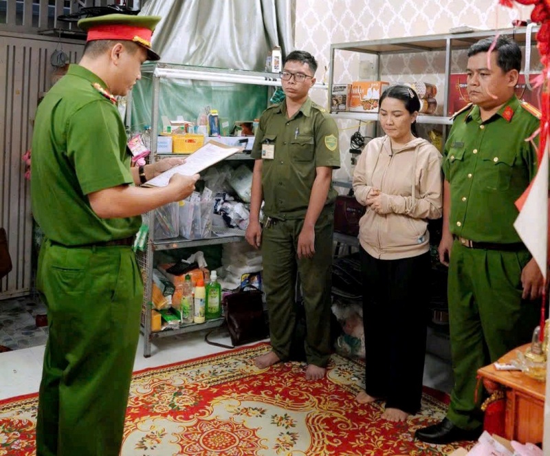 Ban hang qua mang,  Doanh thu 100 ty anh 1