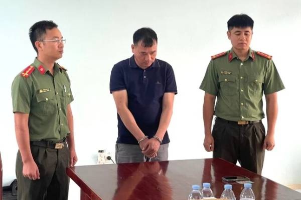 Khai thac trai phep 800.000 m3 dat, giam doc doanh nghiep bi bat hinh anh